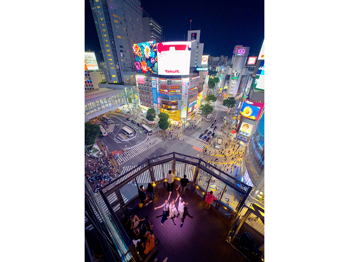 CROSSING VIEW & ROOFTOP LOUNGE MAG8_3